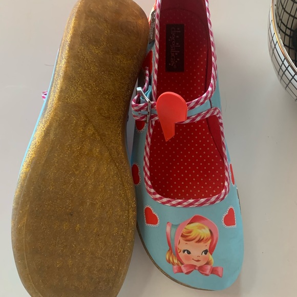 HCD Hot Chocolate Designs Valentines Mary Janes - Picture 6 of 11